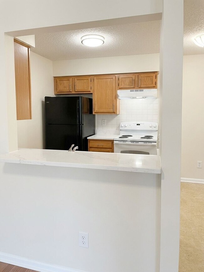 Building Photo - 9617-E Vinca Circle
