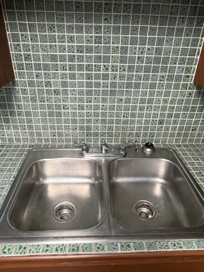 Building Photo - 416 7th Ave S