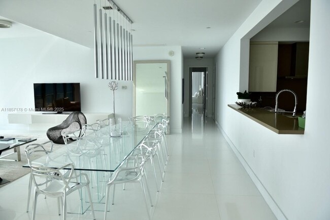 Building Photo - 17475 Collins Ave