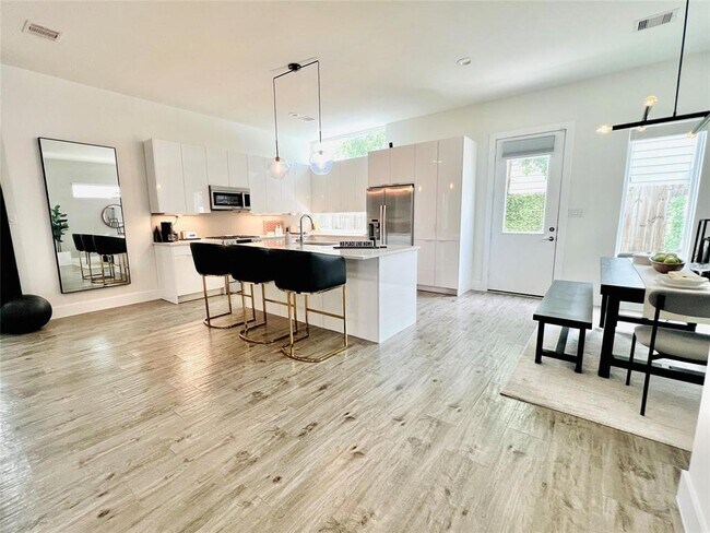 Building Photo - 2223 Padron Pl