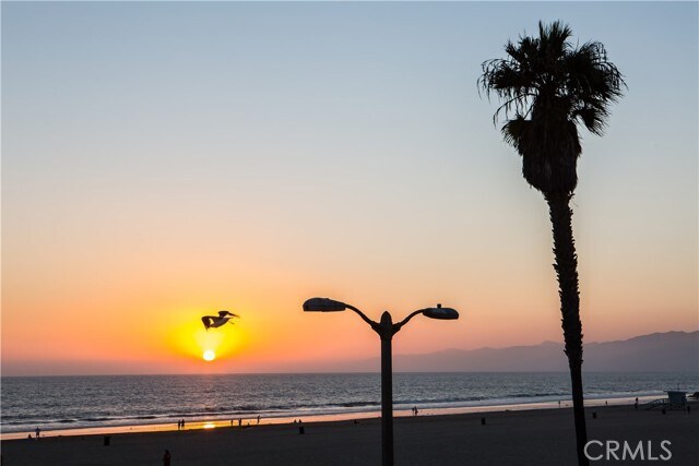Building Photo - 3003 Ocean Front Walk