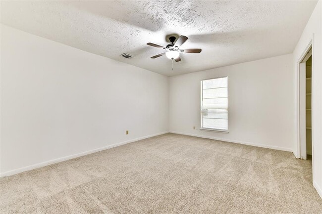 Building Photo - 3405 E Circle Dr