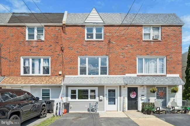 Primary Photo - 125 W Berkley Ave