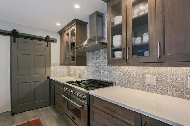 Building Photo - Beautiful 4 bed, 4 bath with garage in Fri...