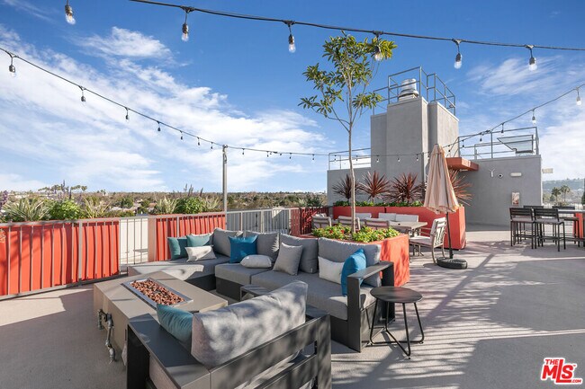 Building Photo - 3567 Chesapeake Ave