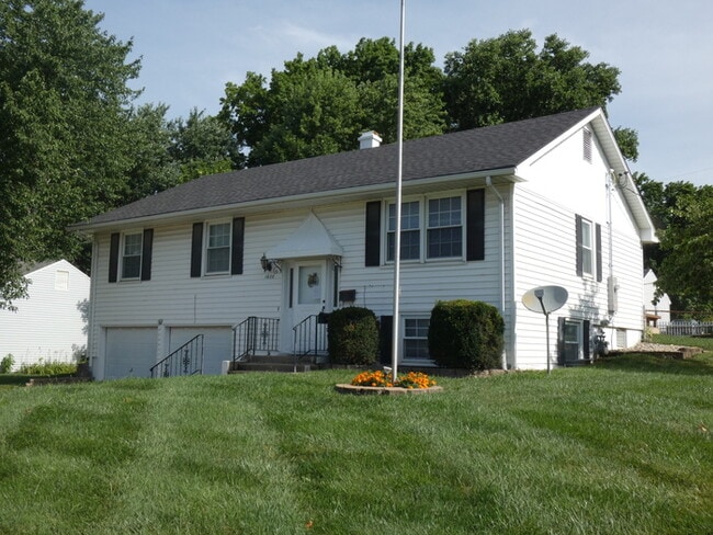 Primary Photo - 1608 NE 65th St
