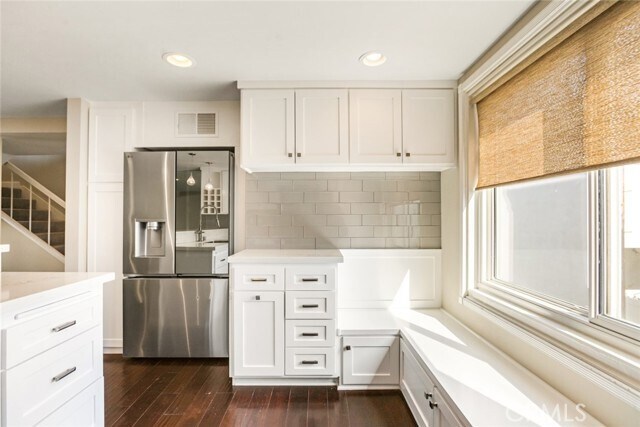 Building Photo - 4425 W Sarah St