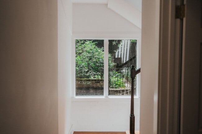 Building Photo - Renovated 2 Bedroom Carriage house off Lafayette Square