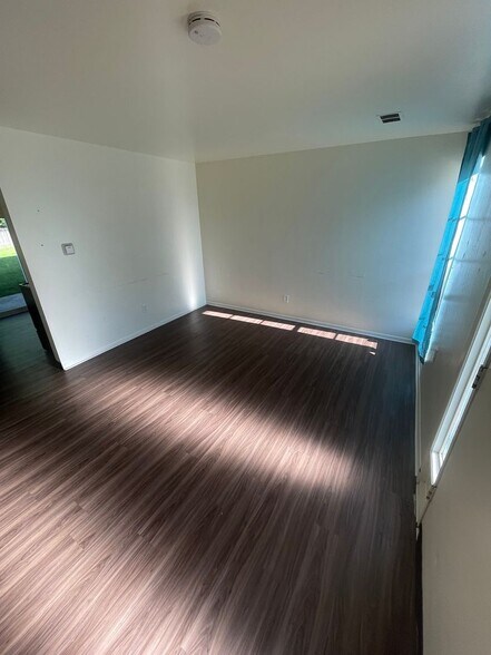 Primary Photo - 1303 S Coffman St