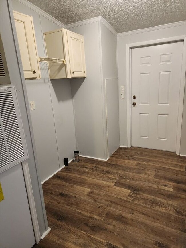 Building Photo - 384 McKay Dr