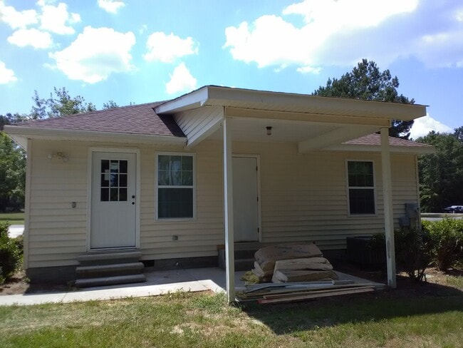 Building Photo - 606 Windcrest Dr