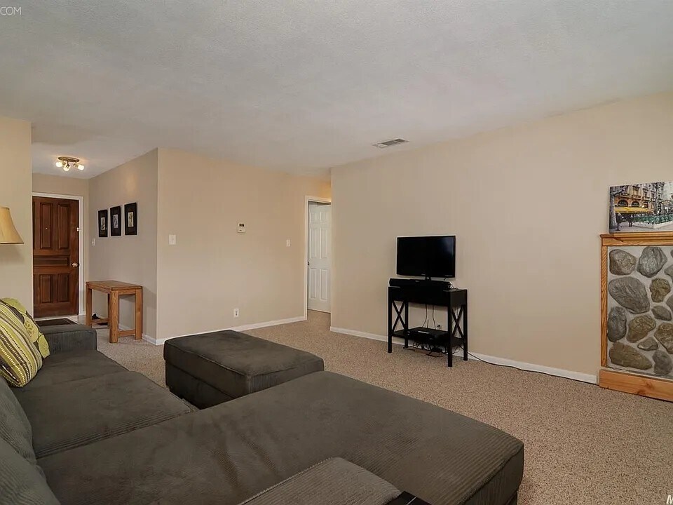 Building Photo - 10644 Campana Way