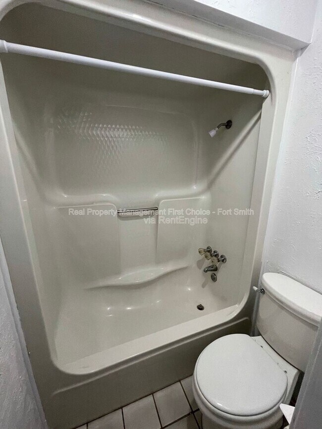 Building Photo - 8801 Meandering Way