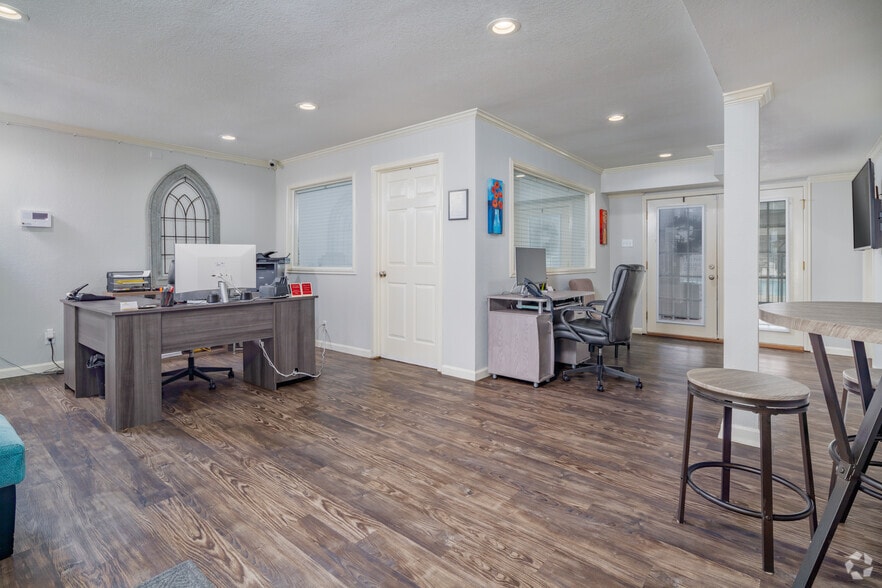 Leasing Office - Vintage at Oak Hill