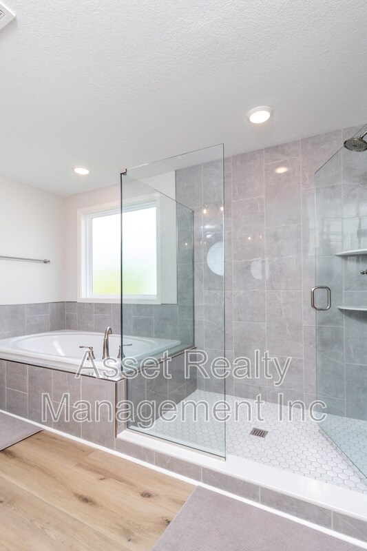 Building Photo - 1730 Silver Chapel Dr