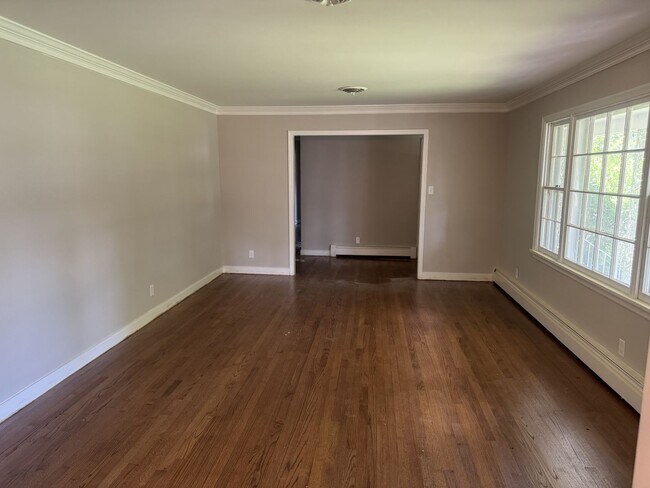 Building Photo - 5048 Grassmere Rd