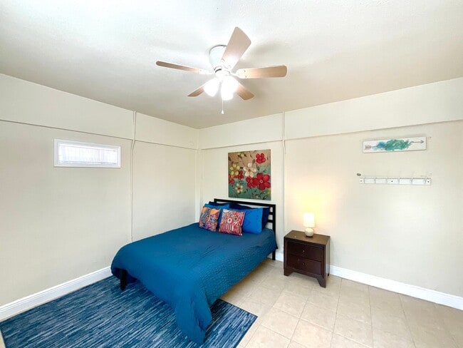 Building Photo - 319 S Olive St