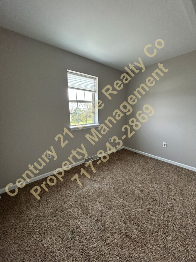 Building Photo - 3 BR, 1.5 Baths, 1 car garage Dover PA