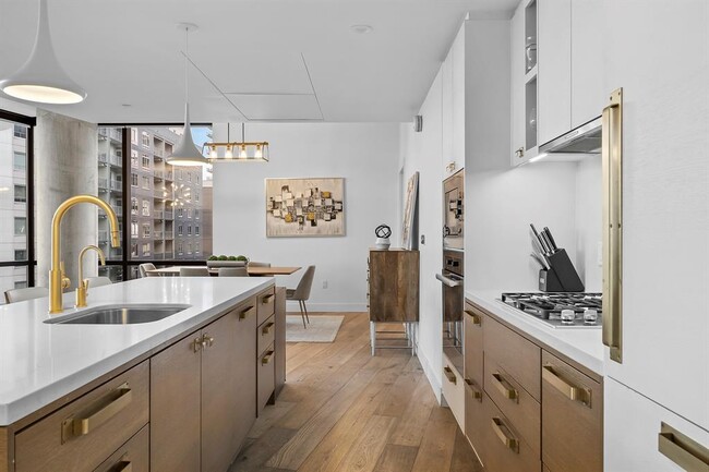 Building Photo - 70 Rainey St