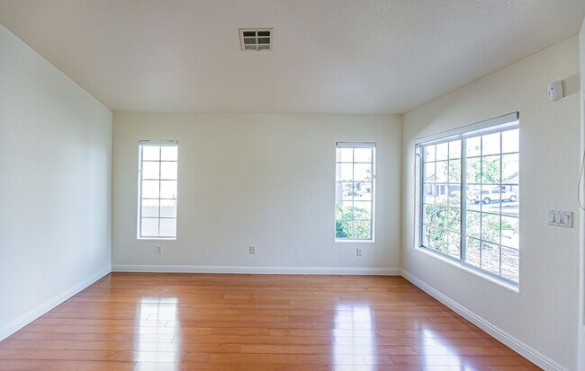 Building Photo - Stunning one-story home