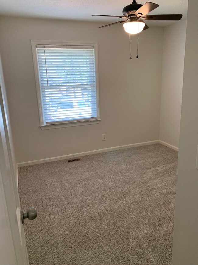 Building Photo - 207 McLeod Dr