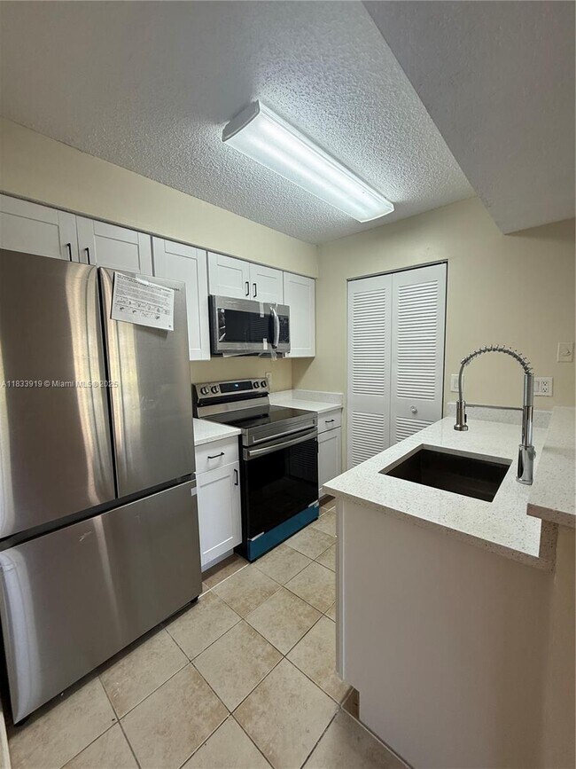 Primary Photo - 1261 SW 46th Ave