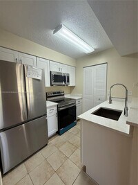 Building Photo - 1261 SW 46th Ave