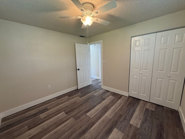 Building Photo - 3 Bedroom/1 Bathroom Single Family Home