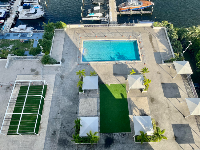 Building Photo - 18041 Biscayne Blvd