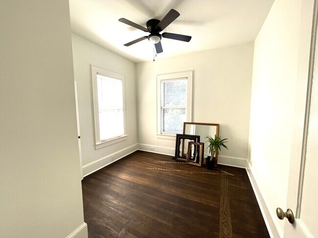 Building Photo - Renovated Historic One Bedroom Apartment D...