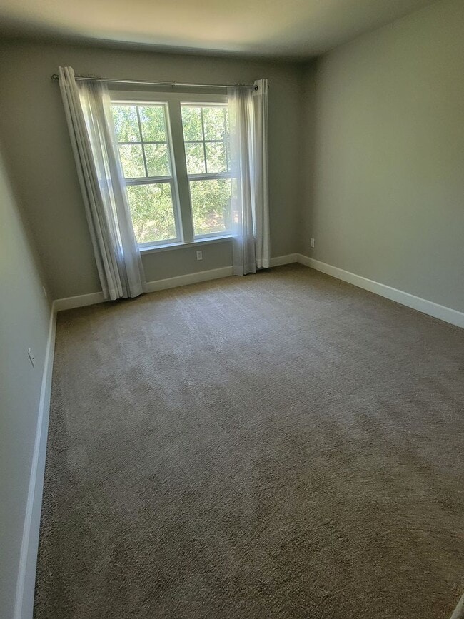 Building Photo - Charming Midtown Petaluma  – 3 Bed, 2.5 Bath