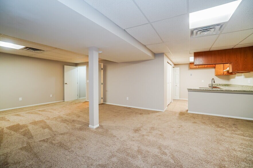 Building Photo - 324 Harland Dr