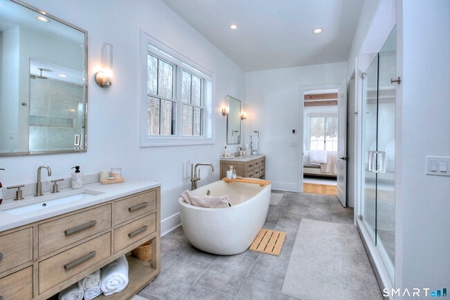 Building Photo - 32 Ridge Rd