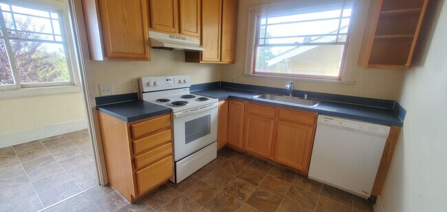 Building Photo - 1015 High St