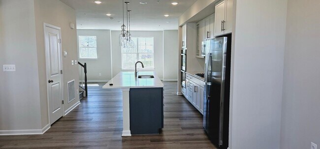 Building Photo - 2550 Hopton Ln