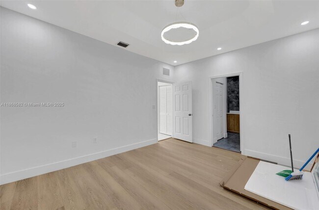 Building Photo - 964 NE 41st Pl