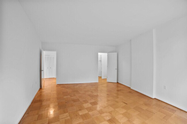 Building Photo - 10401 Grosvenor Pl