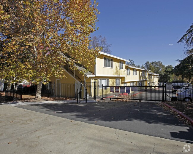 Building Photo - Walnut Apartments