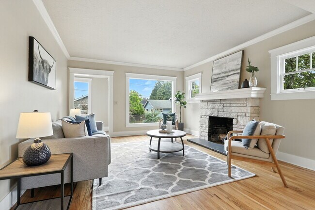 Building Photo - 423 NE 55th Ave