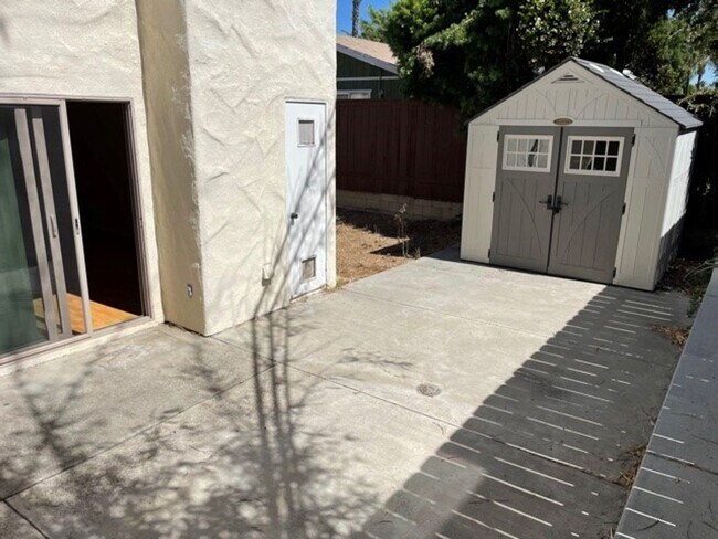 Building Photo - "Coming Soon" Awesome corner 2 Bedroom 2 Bath Townhome with large private patio (AC/Pool/Gated Pa...