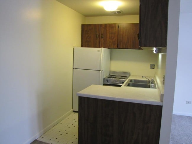 Kitchen in Studios - LITTLE FORT APARTMENTS LLC