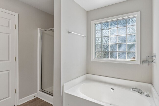 Building Photo - 2601 Danbury Cir