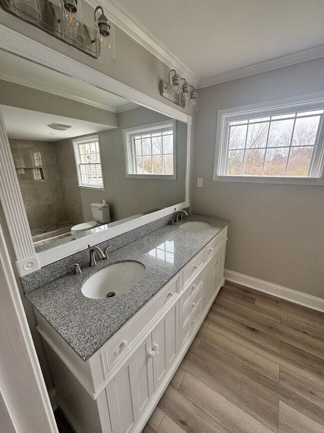 Building Photo - 4 bedroom 2.5 bath with large yard and in ground pool