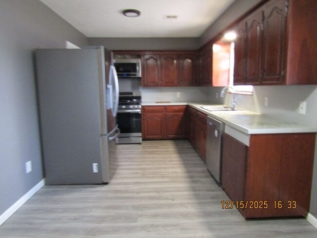 Building Photo - Nice home in the Woodland Hills Area!