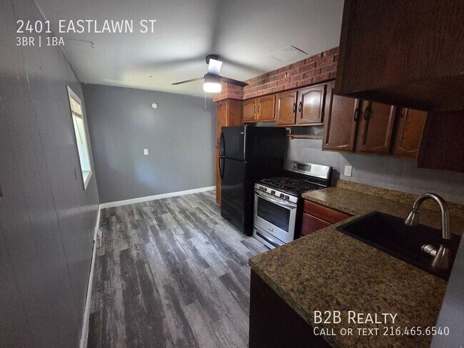 Building Photo - 2401 Eastlawn St