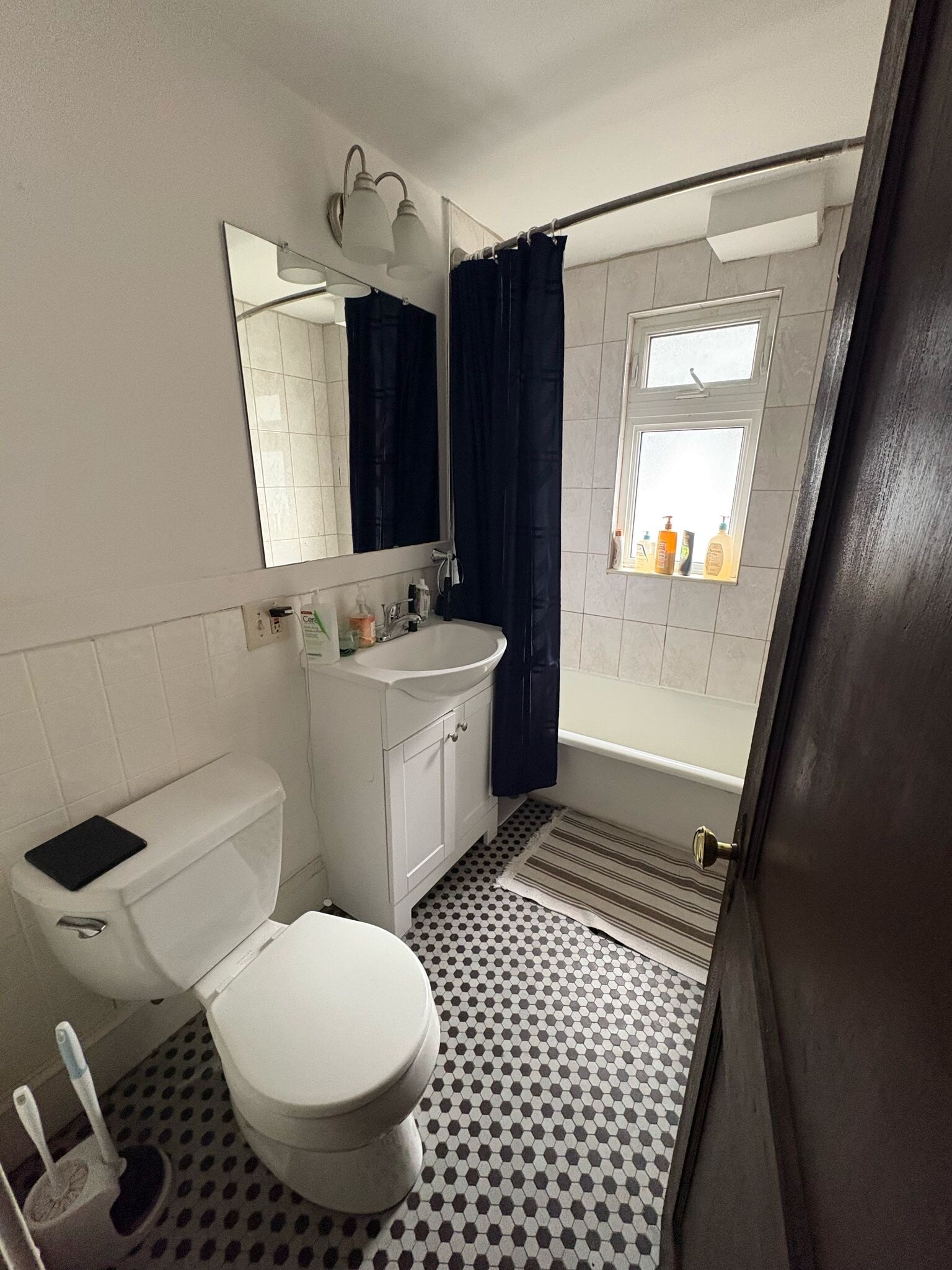 Bathroom view1 - 48 Raymond St
