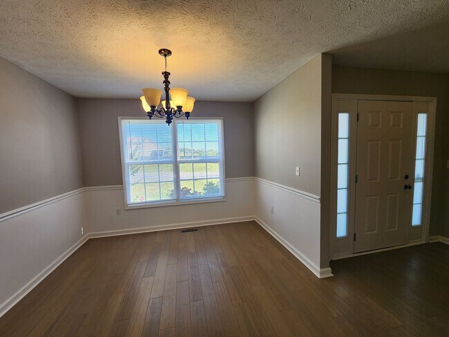Building Photo - 4 Bedroom 3 Full Bath + Bonus Room
