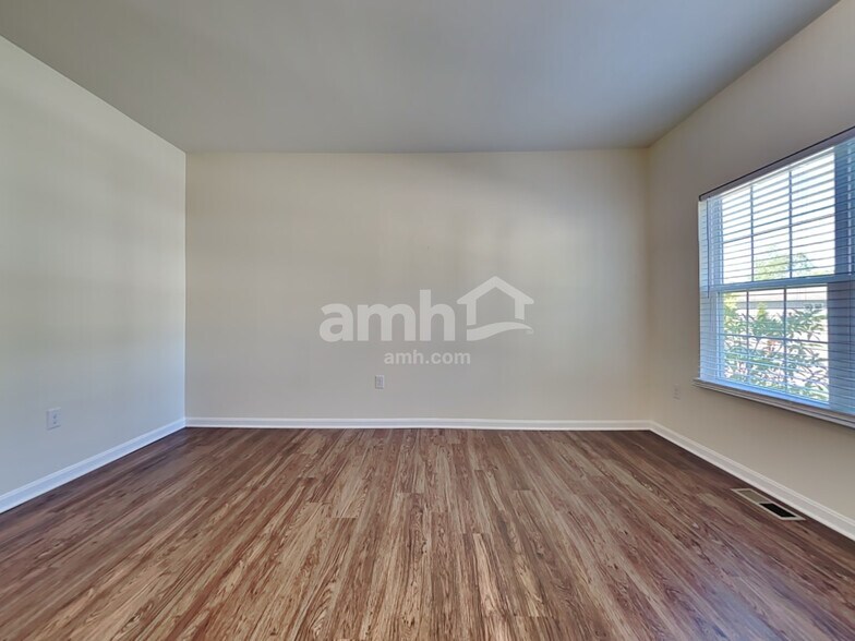 Building Photo - 4828 Jessica Suzanne Dr