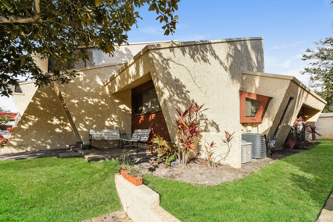 Building Photo - Retro Charm in Winter Haven, FL!