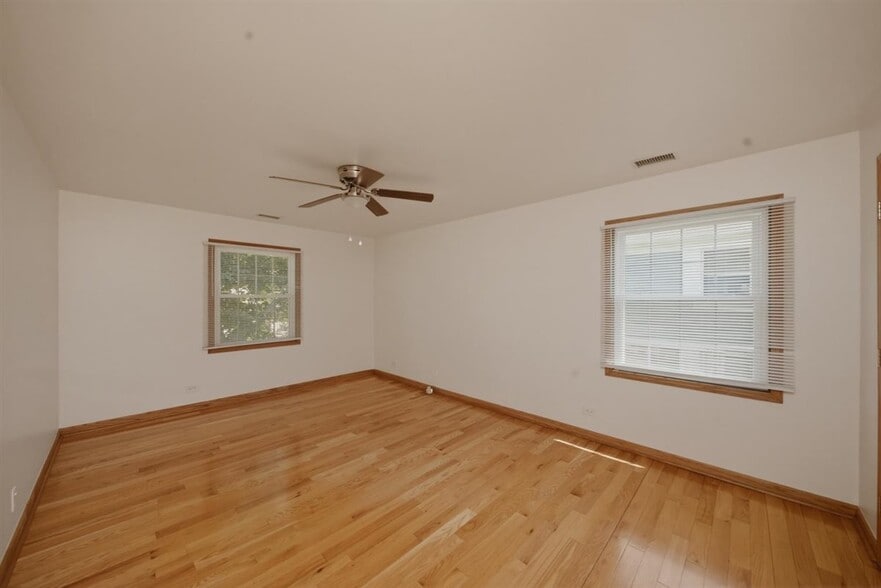 Building Photo - 1671 Grosvenor Cir